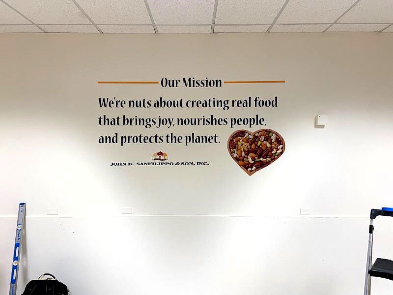 Custom Vinyl Lettering & Graphics